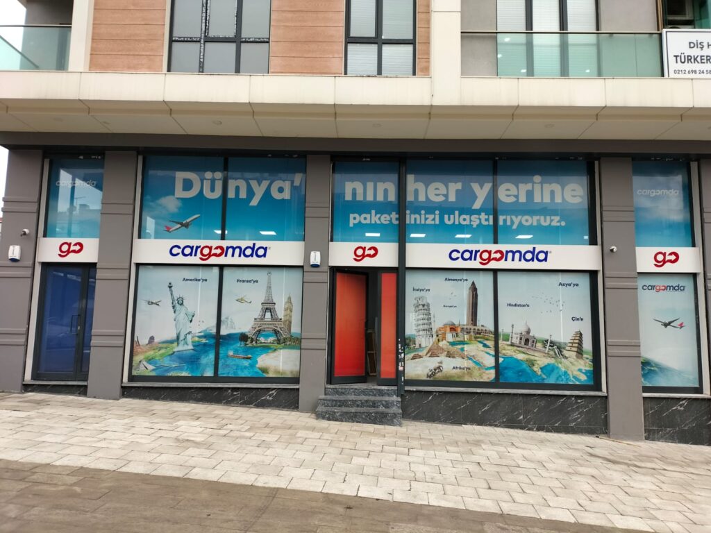 Cargomda’nın onewayvision ve oyma ışıklı pleksi tabela çalışması yapıldı