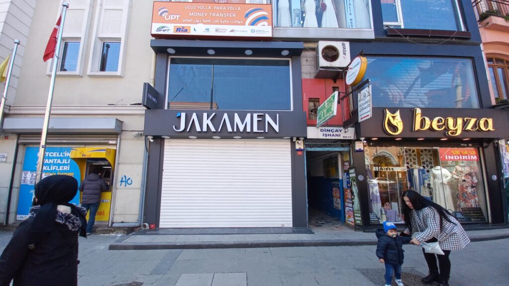 Jakamen Giyim Tabela Çalışmalarında Erguvan Reklam’ı Tercih Etti