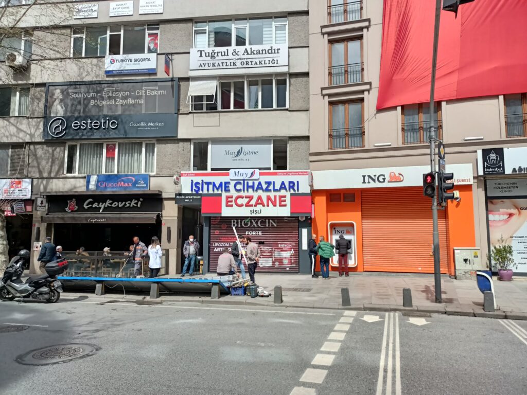 May İşitme Şişli Şubesi ışıklı kutu harf tabela çalışması tamamlandı